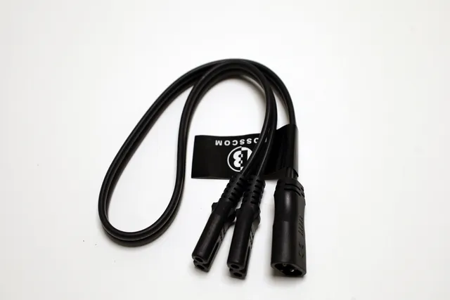 Bosscom Adapter 230v Y kabel - 0,5m - Black