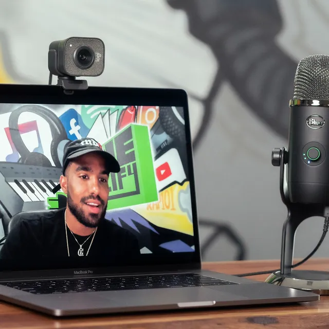 Logitech StreamСam webcam 1920 x 1080 pixel USB 3.2 Gen 1 (3.1 Gen 1) Grafit