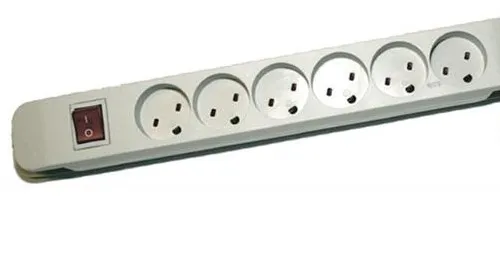 6-stikdåse m. jord/m. EDB, 250V - Uden kabel