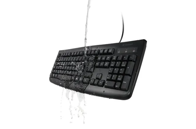 Kensington Pro Fit Washable - Tastatur - USB - Pan-Nordic - Sort