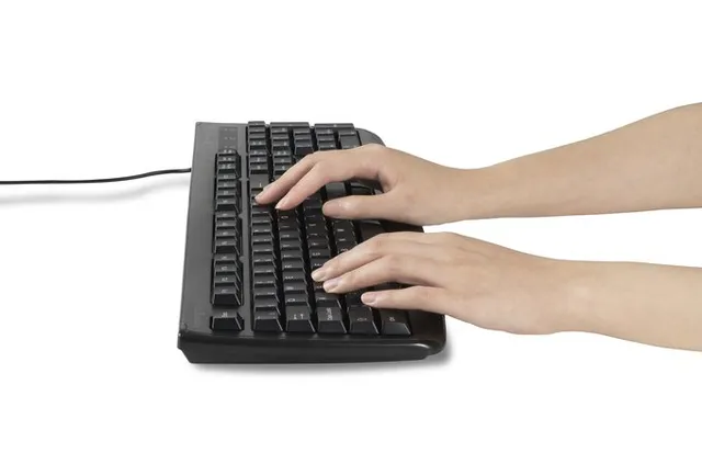 Kensington Pro Fit Washable - Tastatur - USB - Pan-Nordic - Sort