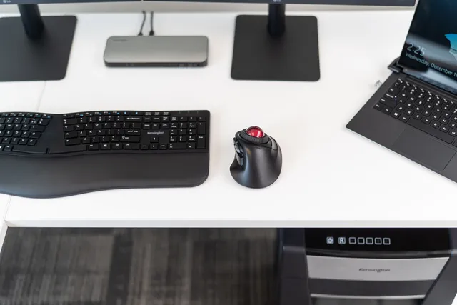 Kensington Orbit Fusion Wireless Trackball schwarz